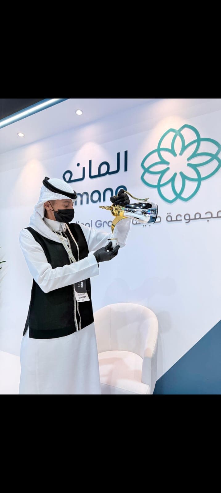 قهوجيين حضور يسبق القهوة، وهيبة تُكمل المشهد.